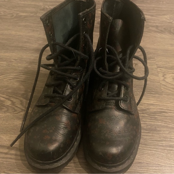 Dr.Martens mini floral leather combat boots!! - Picture 1 of 9